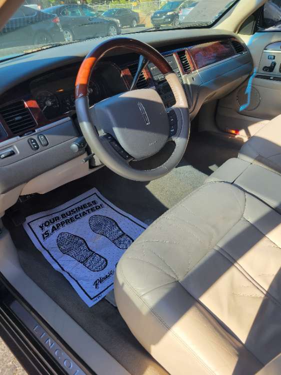 Lincoln Town Car 2011 Black