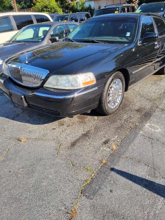 Lincoln Town Car 2011 Black