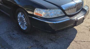 Lincoln Town Car 2011 Black